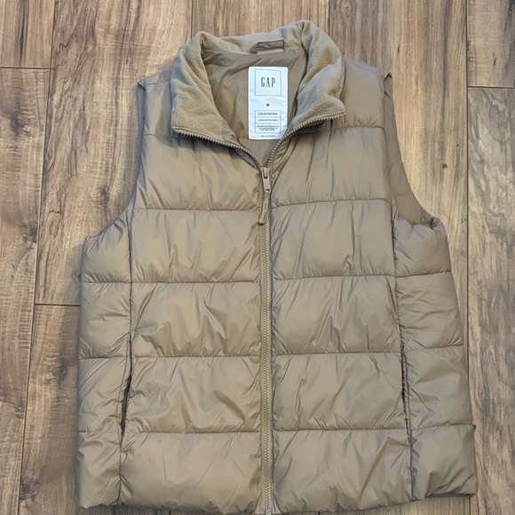 GAP Jackets & Blazers - GAP Quilted Puffer Vest in Beige